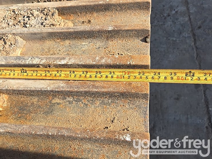 2019-caterpillar-336-image-19