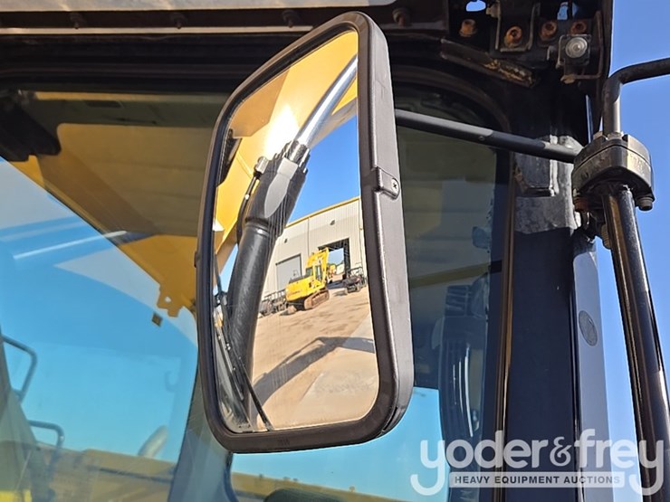 2019-caterpillar-336-image-65