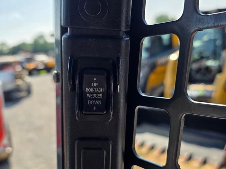 2019-bobcat-t595-image-53