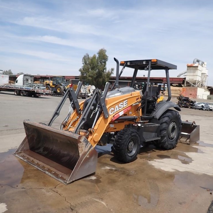2021 CASE 570N EP