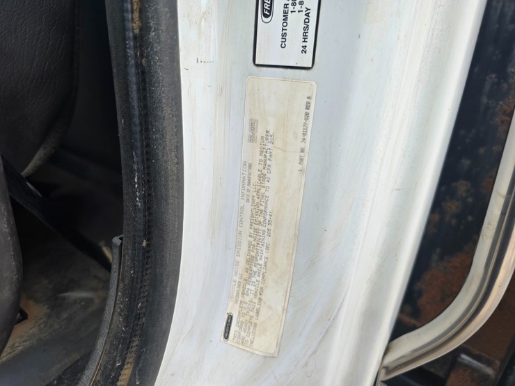 2006-freightliner-m2-106-image-43