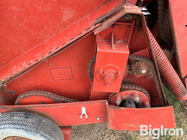 hesston-4800-image-16