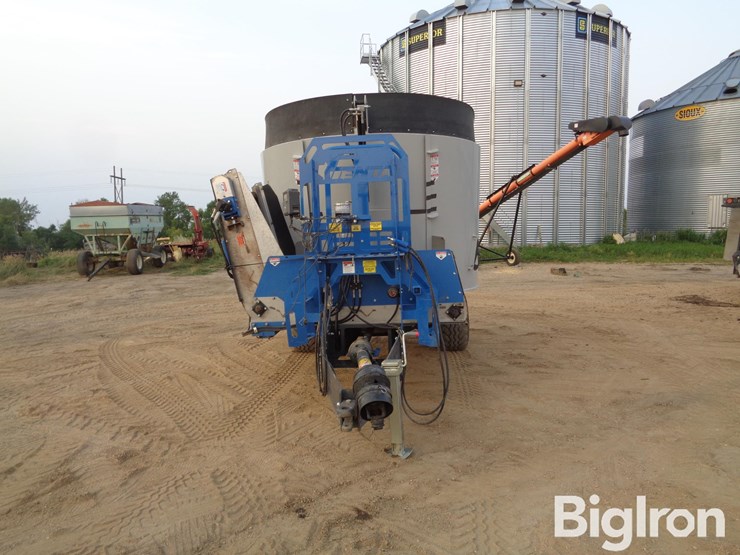 2024-penta-hurricane-4930-tmr-mixer-feed-wagon-image-2