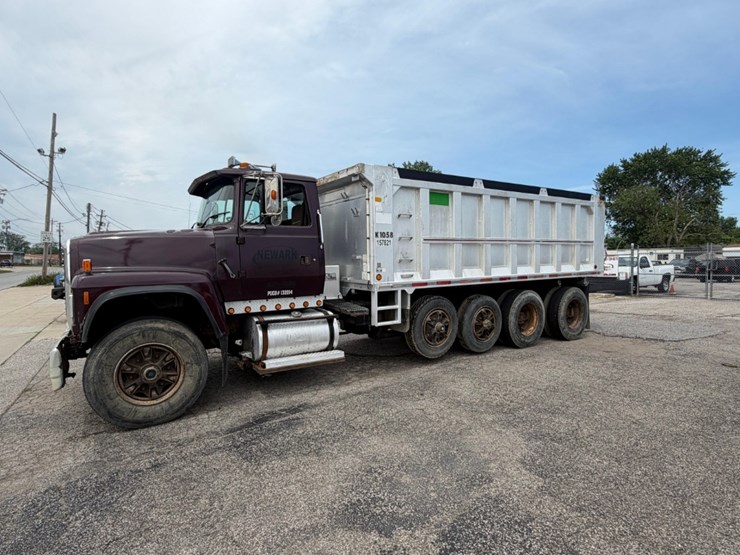 1997-ford-lt9000-image-5