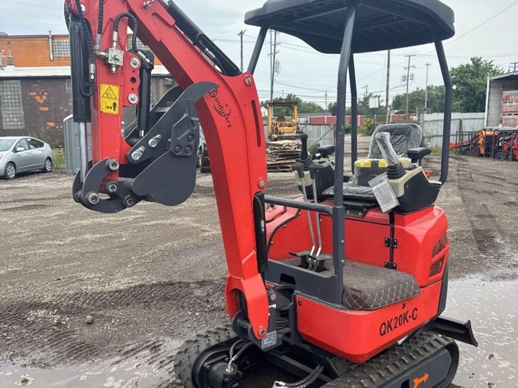 new-cfg-industrial-co-diesel-mini-excavator-model-qk20k-c-image-2