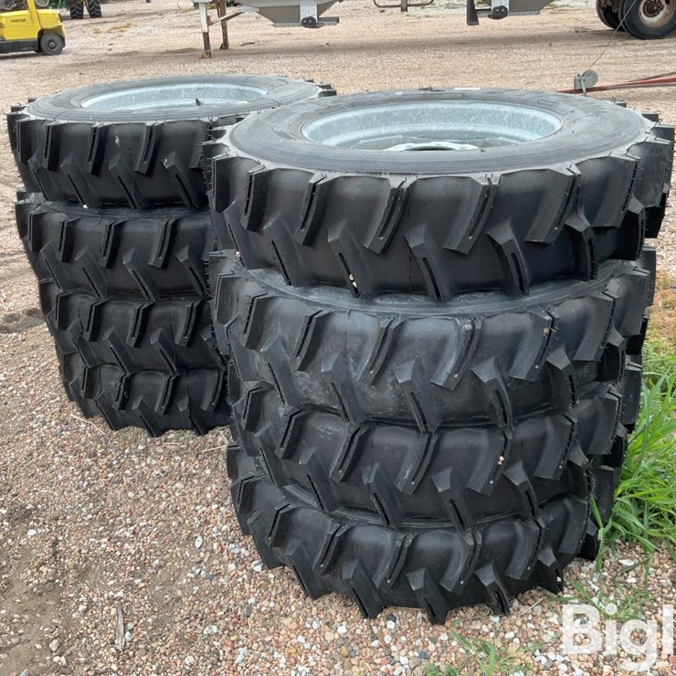 Recapped 11R24.5 Pivot Tires & Rims