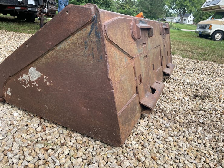 #902-•-bobcat-skid-steer-bucket-(sun-prairie,-wi)-image-6
