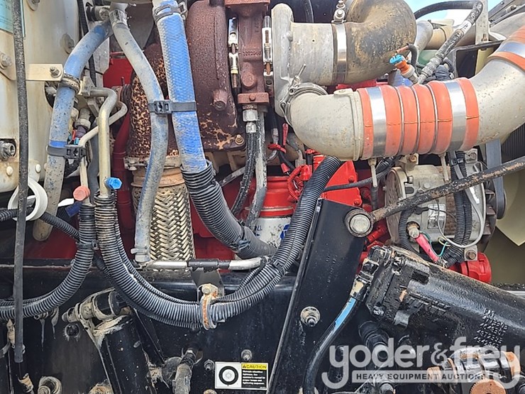 2014-peterbilt-348-image-51