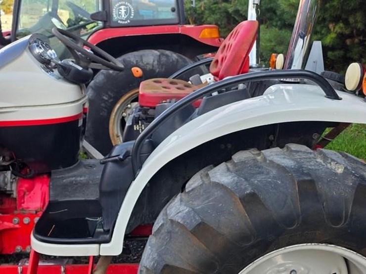 new-holland-boomer-8n-image-13
