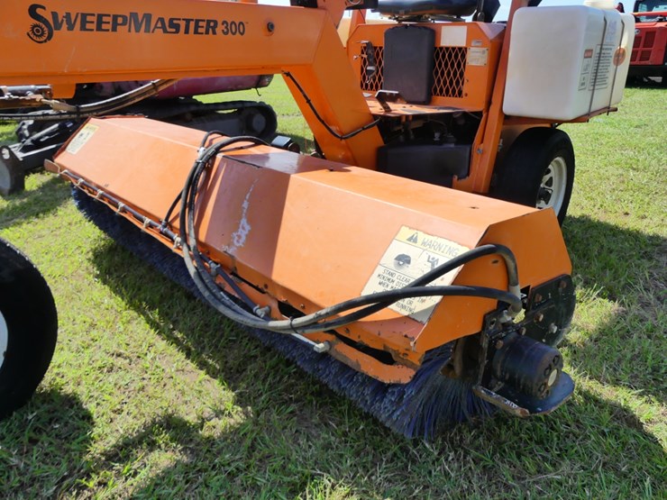 lay-mor-sweepmaster-300-image-5