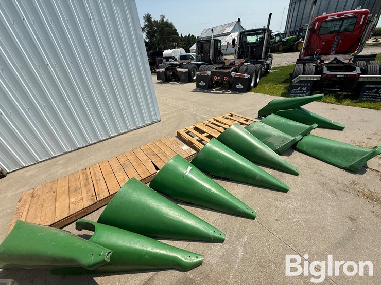 john-deere-poly-corn-head-snouts-image-3
