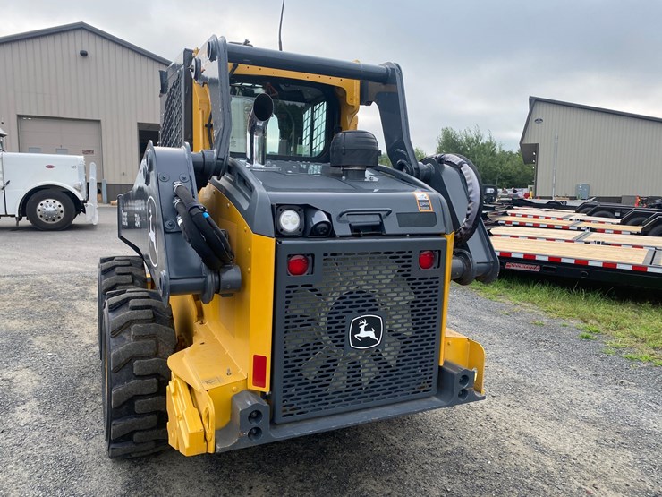 2024-deere-324g-image-6