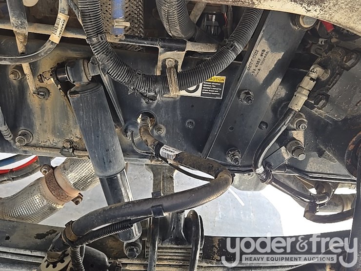 2018-peterbilt-348-image-18