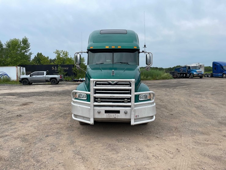 #114-•-2011-mack-semi-tractor-(has-wi-title)-(denmark,-wi)-image-2