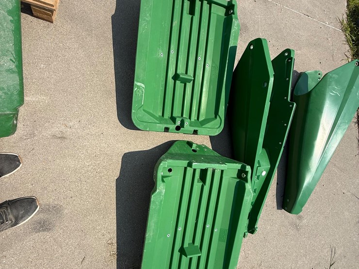 john-deere-poly-corn-head-snouts-image-13