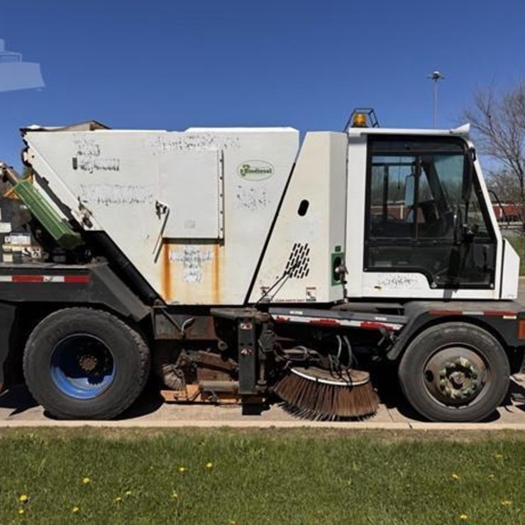 Global M4 Mechanical Street Sweeper