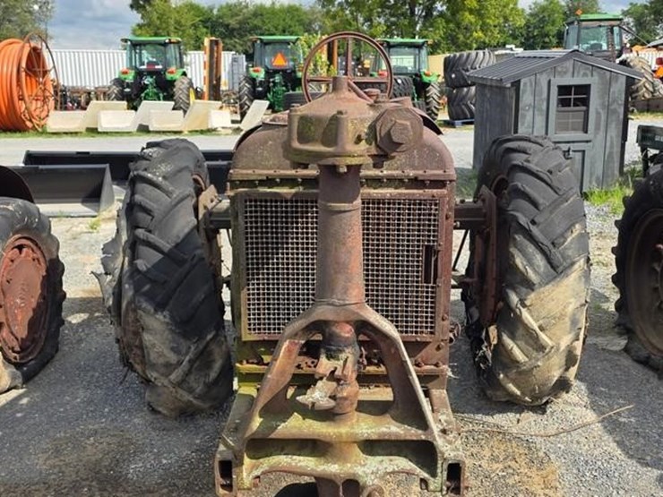 farmall-f20-tractor-(not-running)-image-17