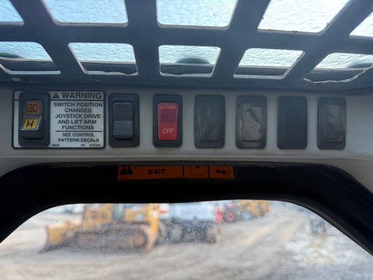 2008-bobcat-t300-image-22