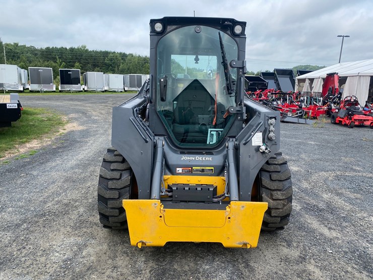 2024-deere-324g-image-2