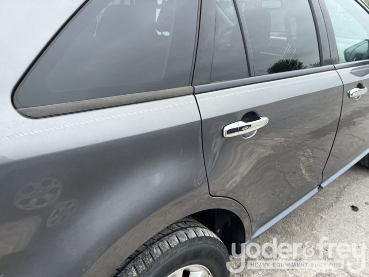 2010-ford-edge-image-26