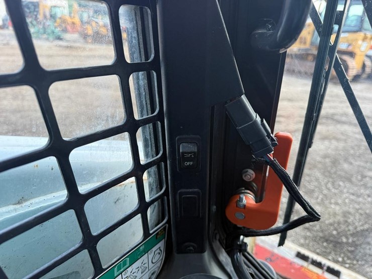 2021-bobcat-s590-image-23