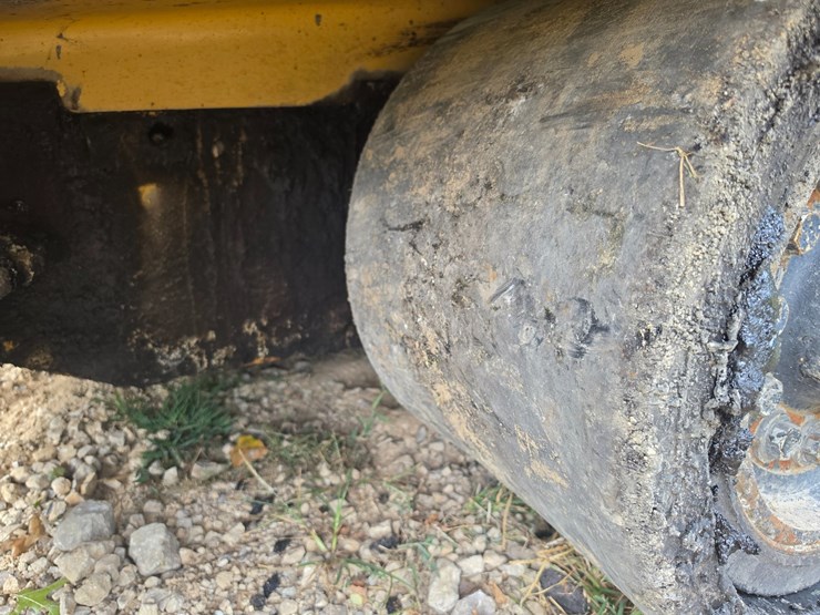 caterpillar-ap-1055f-image-63