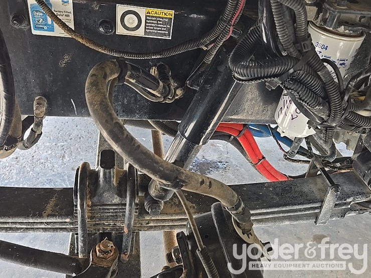 2018-peterbilt-348-image-15