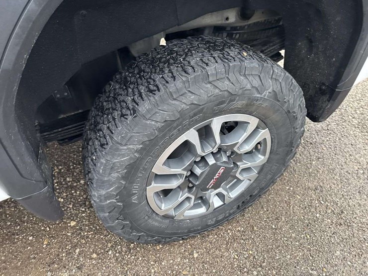 2022-gmc-sierra-2500-image-22