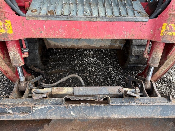2019-takeuchi-tl8-image-10