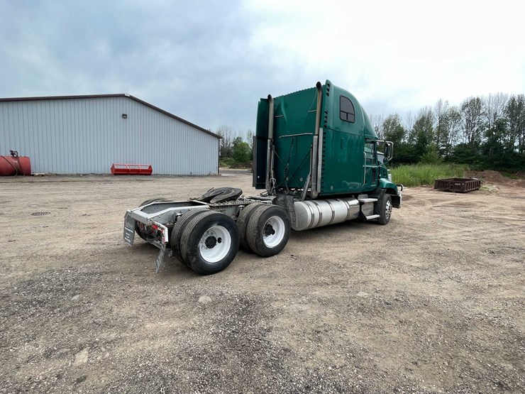 #114-•-2011-mack-semi-tractor-(has-wi-title)-(denmark,-wi)-image-5
