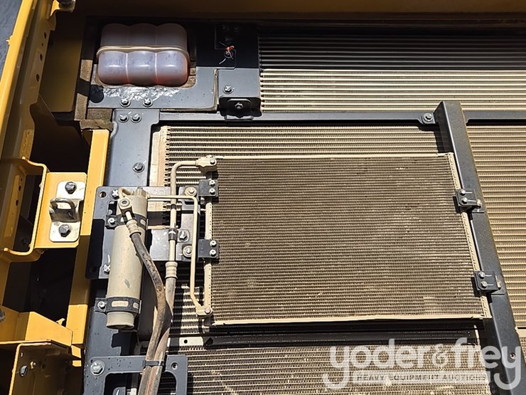 2019-caterpillar-336-image-35