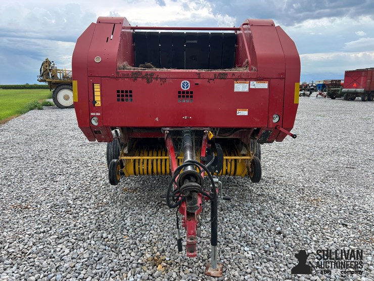 new-holland-br770-image-2