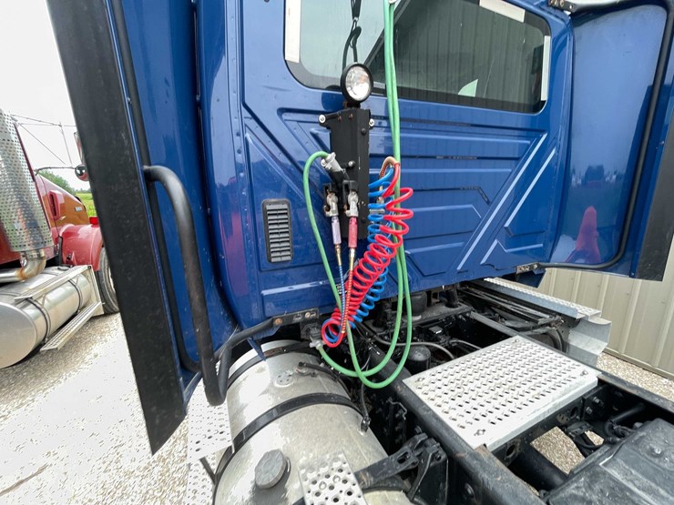 #108-•-2020-international-semi-tractor-(has-wi-title)-(denmark,-wi)-image-58