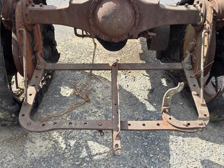 farmall-f20-tractor-(not-running)-image-10