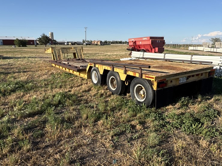 1979-transport-pfgtx-t1-35dw-tri/a-folding-neck-lowboy-image-7