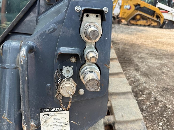 2021-deere-317g-image-11