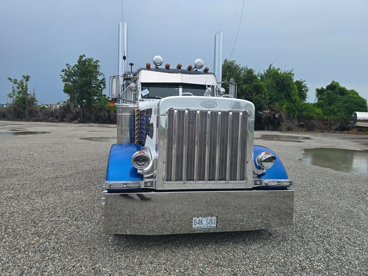 2000-peterbilt-379-image-30