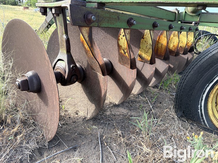 john-deere-12-image-17