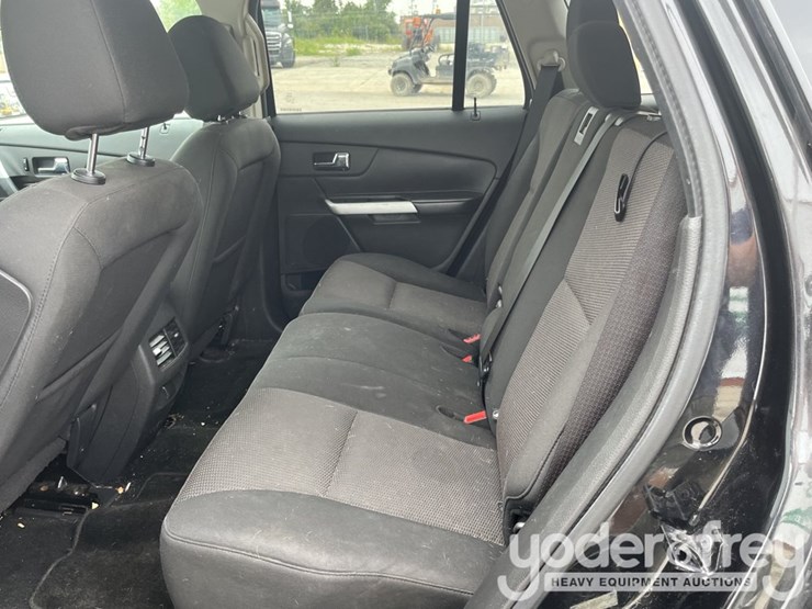 2013-ford-edge-image-24