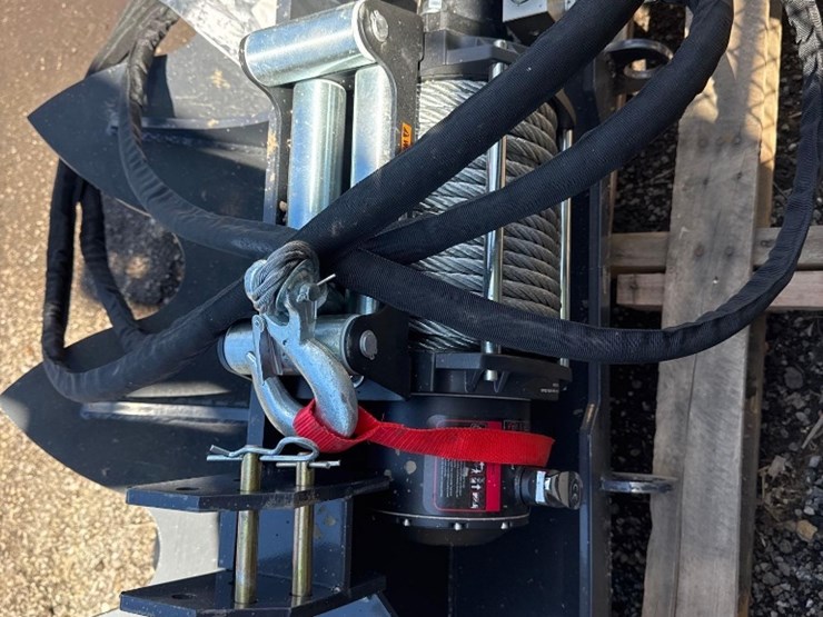 new-landhonor-co-hydraulic-skidloader-mobile-winch-attachment-model-fw-13-15000g-image-2