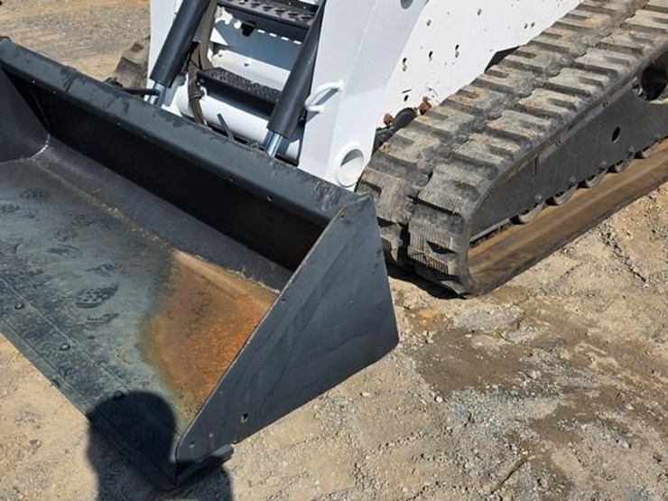 2010-bobcat-t300-image-33