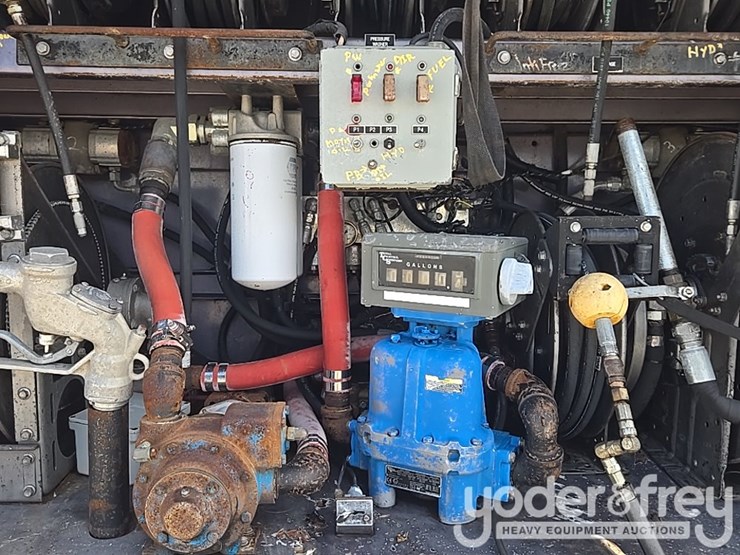2012-peterbilt-348-image-47