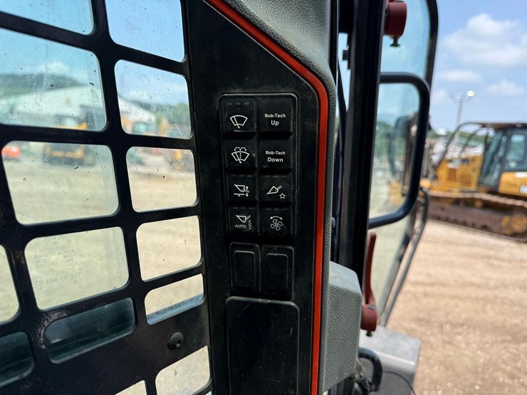 2025-bobcat-t66-image-26