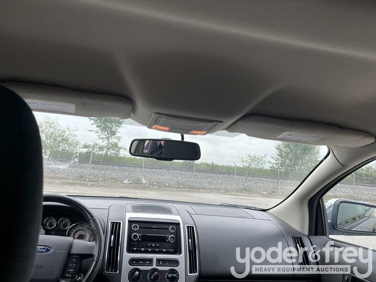 2010-ford-edge-image-30