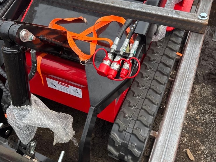 new-sd-lanch-co-mini-diesel-stand-on-skidloader-model-ssl1500-image-3