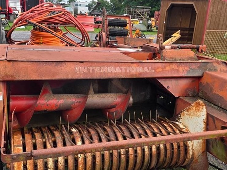 internatinal-435i-square-baler-image-8