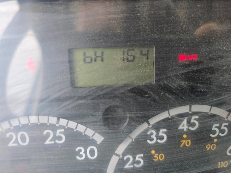 2006-freightliner-m2-106-image-53