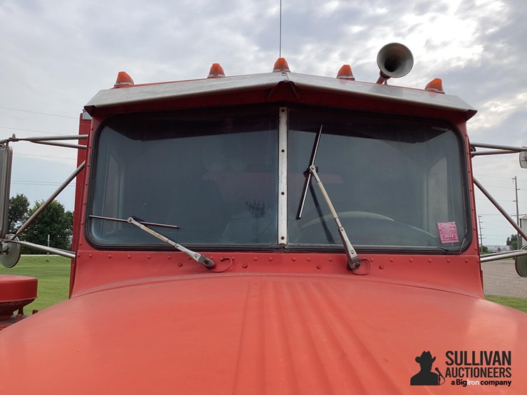 1986-peterbilt-349-image-17