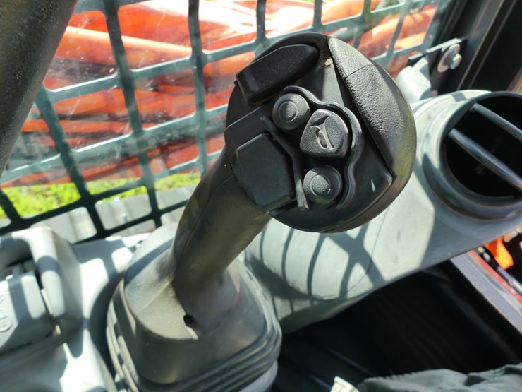 kubota-svl75-2-image-16