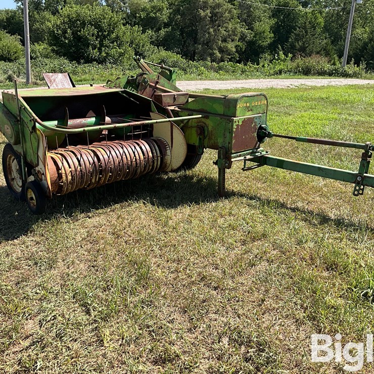 JOHN DEERE 24T